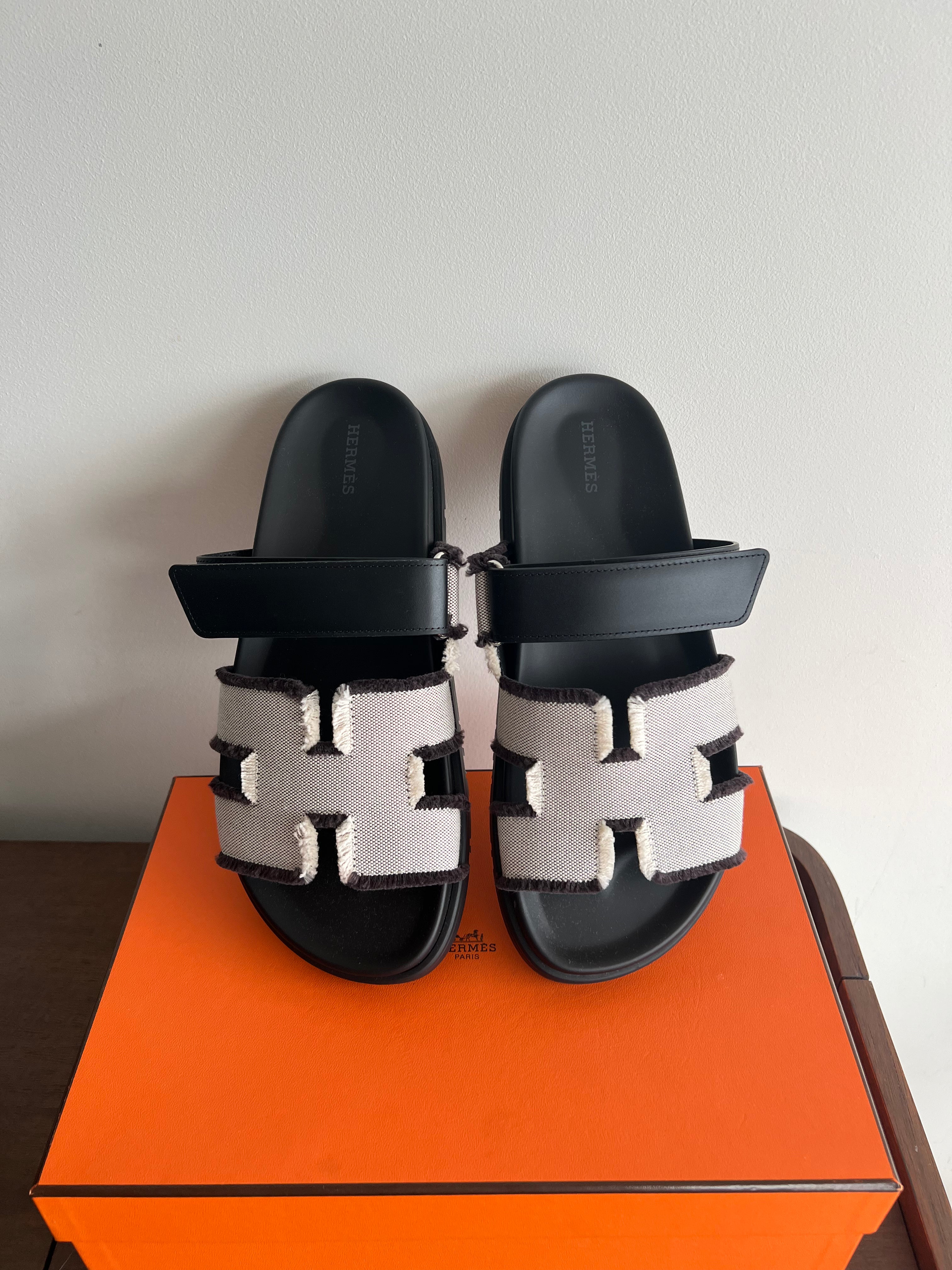Hermès Chypre Sandals (Pronoir/Noir )
