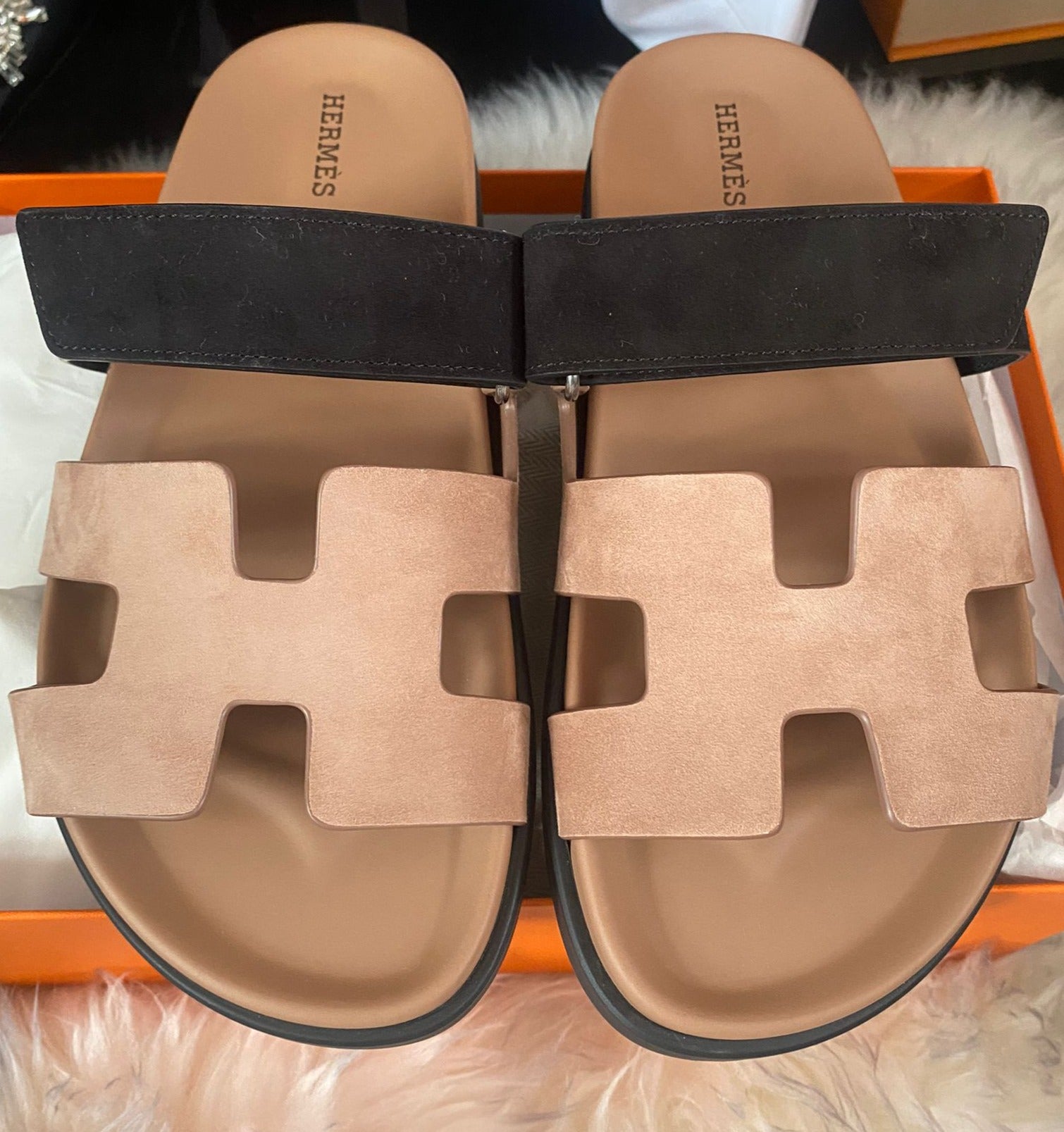 Hermès Chypre Sandals (Rose Perle / Noir)