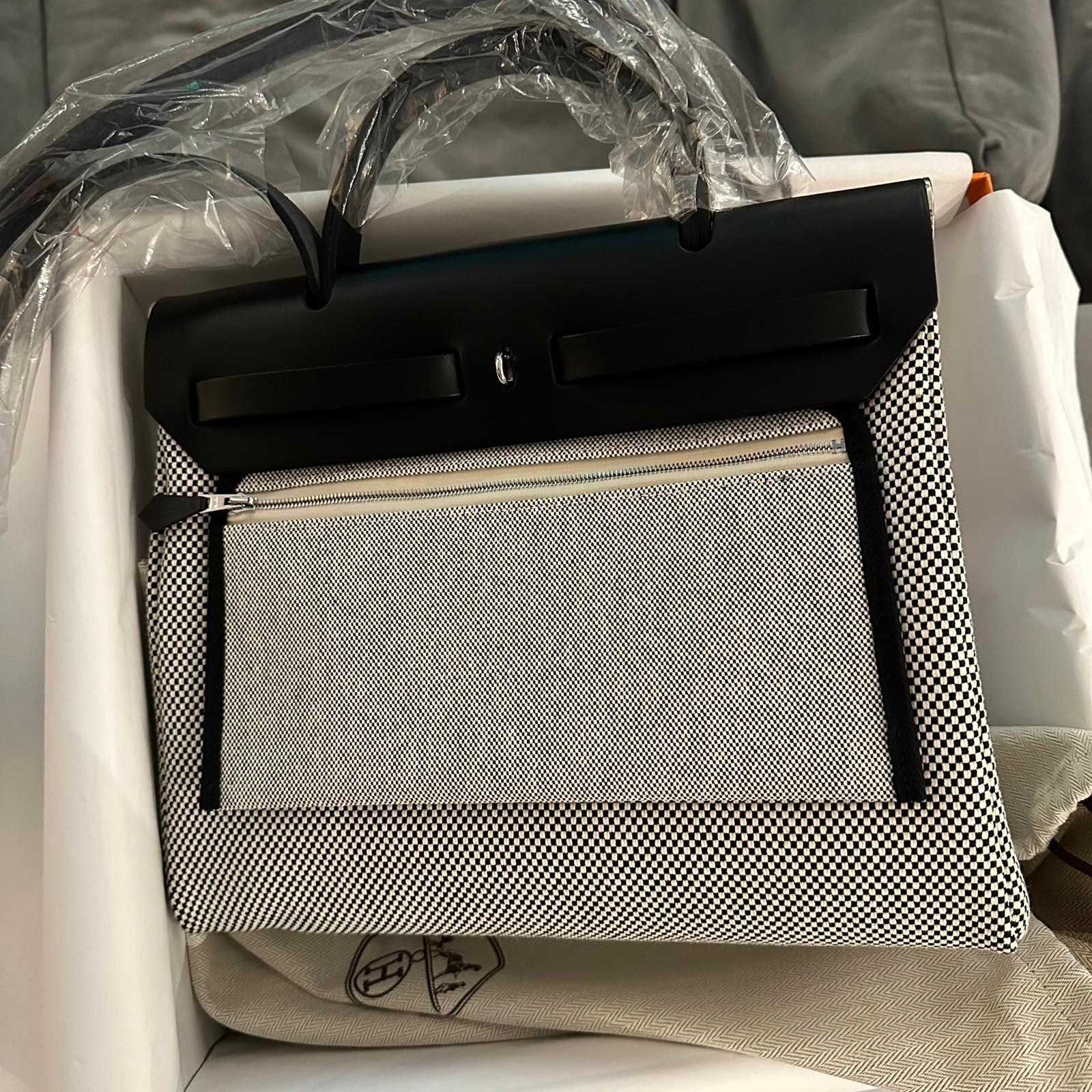 Hermès Herbag Zip 31 Bag Retourne Ecru / Noir