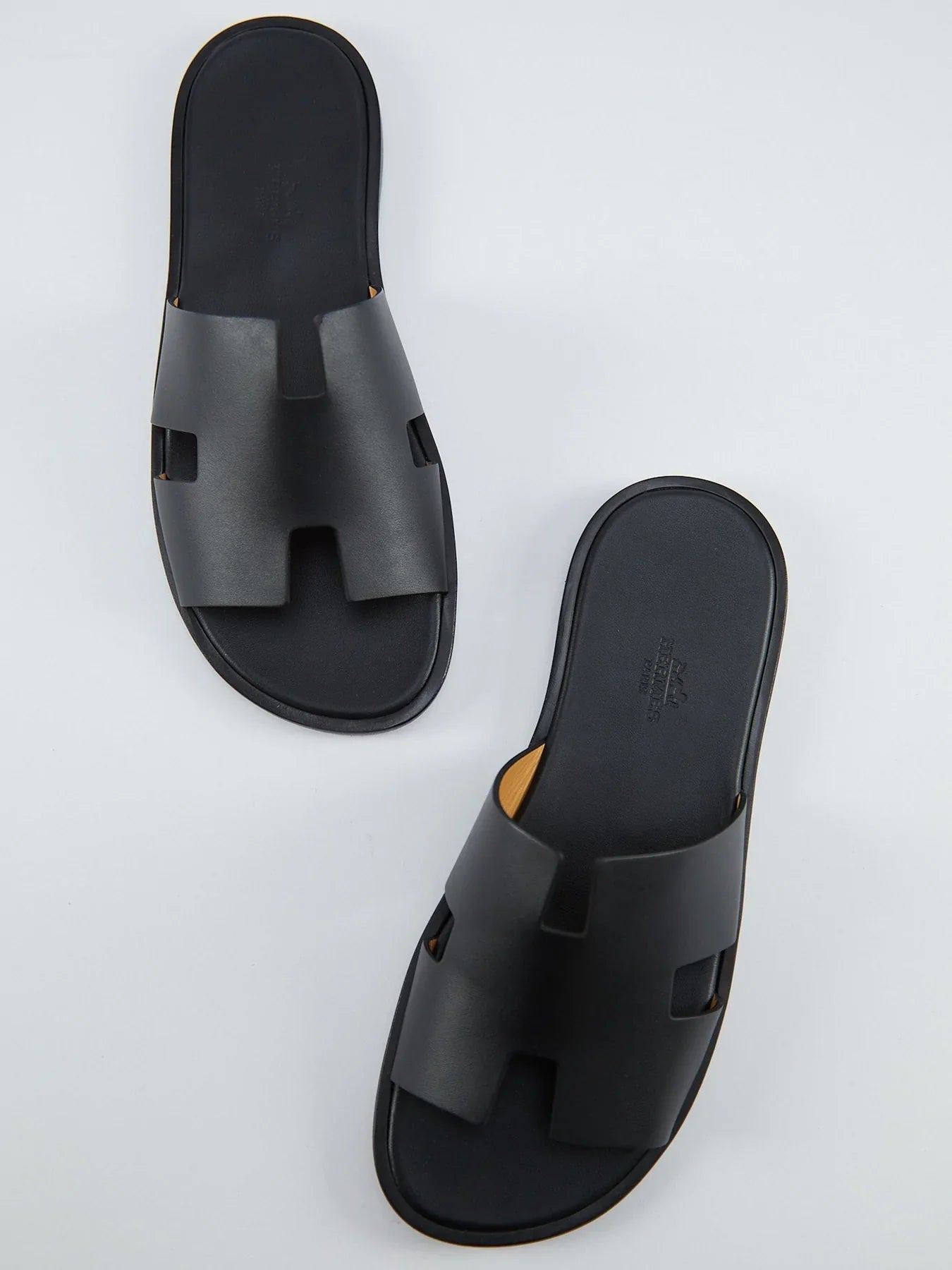 Hermès Izmir Sandals (Black)